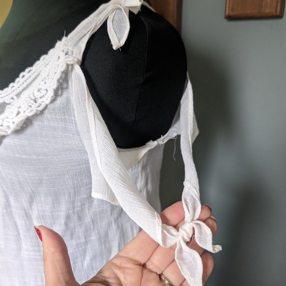 Candie's White Lace Blouse - Picture 7 of 12